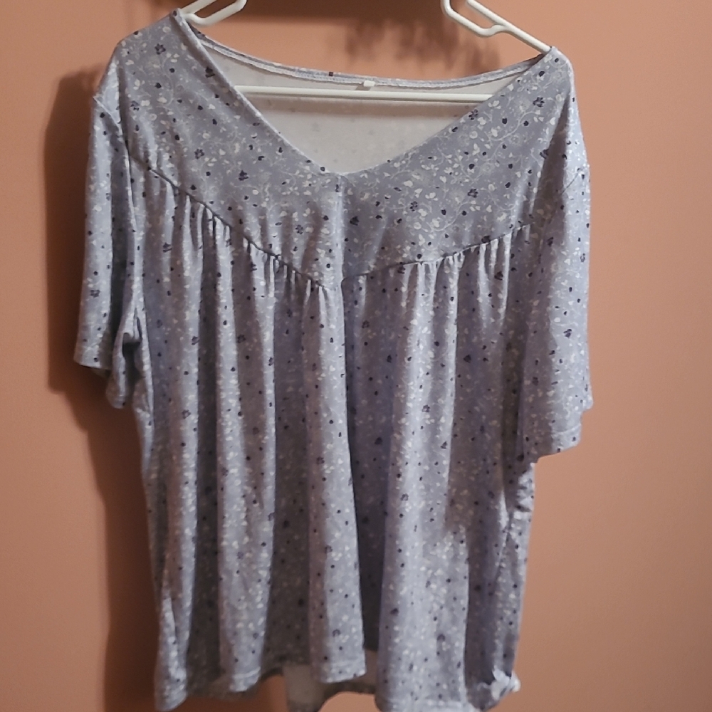 Stylish Gray Floral Short Sleeve Top